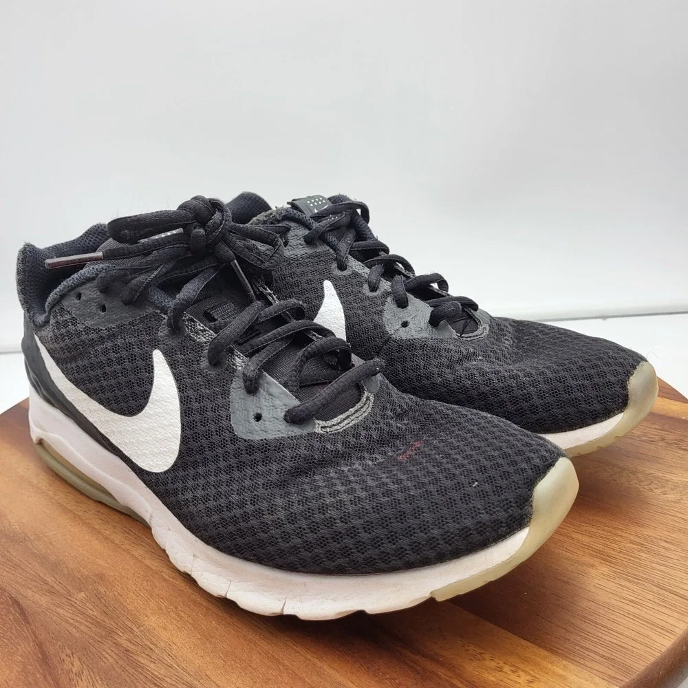 Nike‎ Air Max Motion Running Shoes Mens Size 8.5 Black White 833260-010 Shoes